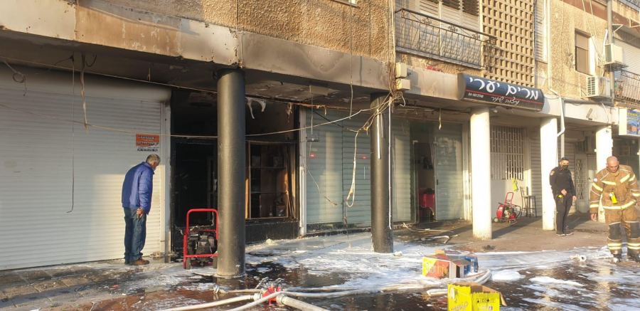 عكا: اندلاع حريق داخل محل بيع أراجيل